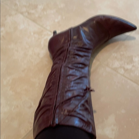 Marc Jacobs kitten heel plum leather boot. - Picture 1 of 5